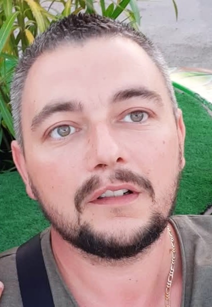 Profil de Adil